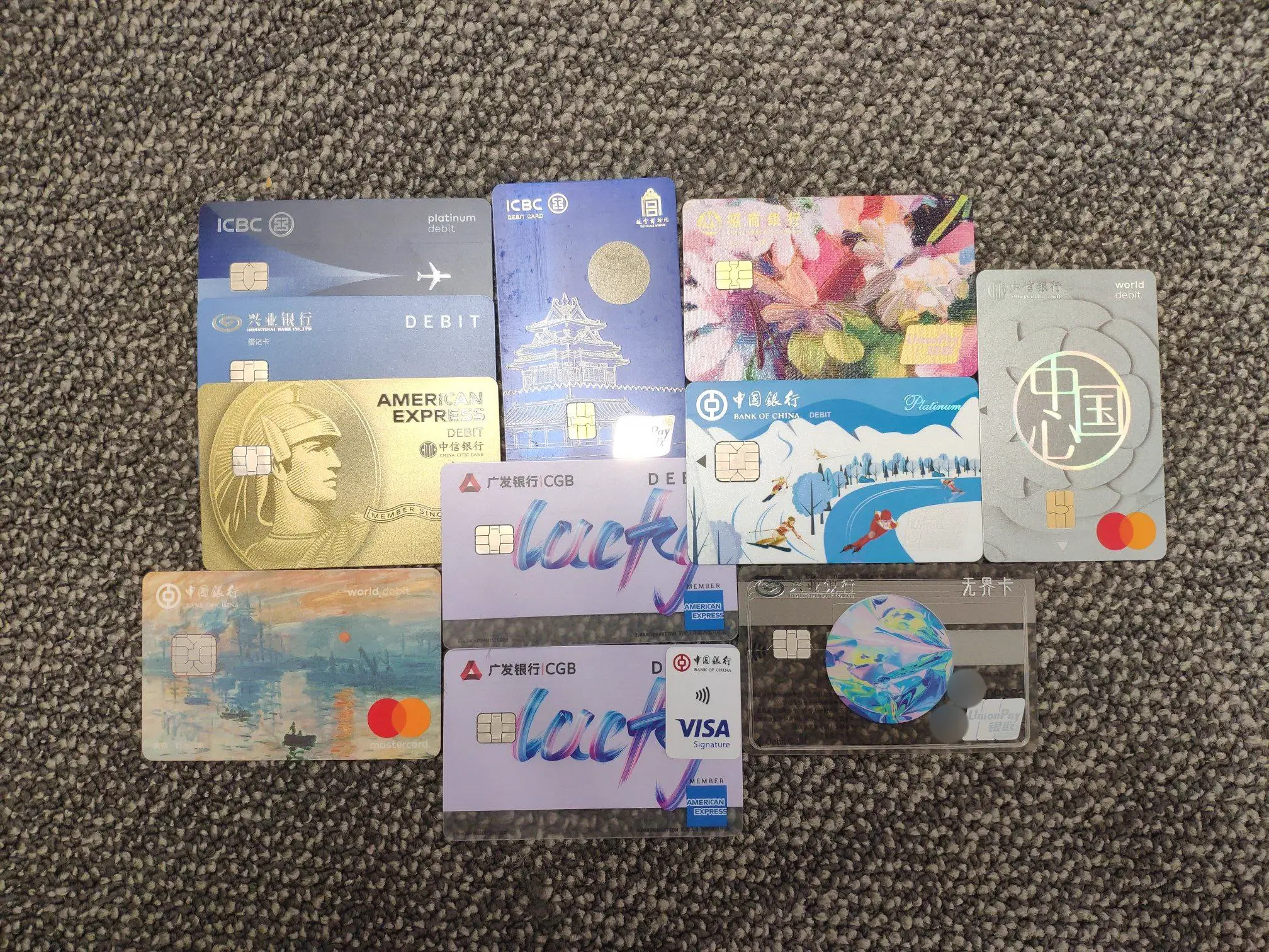 先放一张全家福